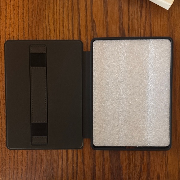 BURGA Red and Black Plaid Kindle Case - Picture 4 of 5